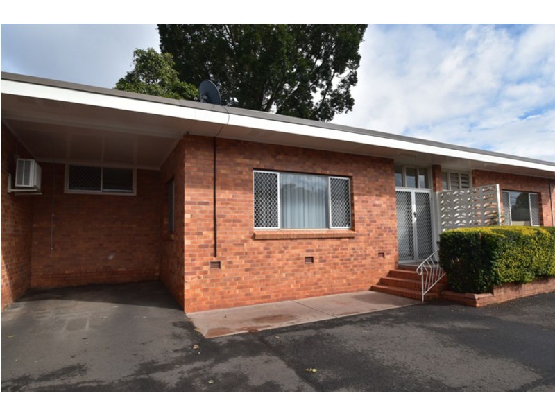4/122a Russell  Street, Toowoomba City QLD 4350