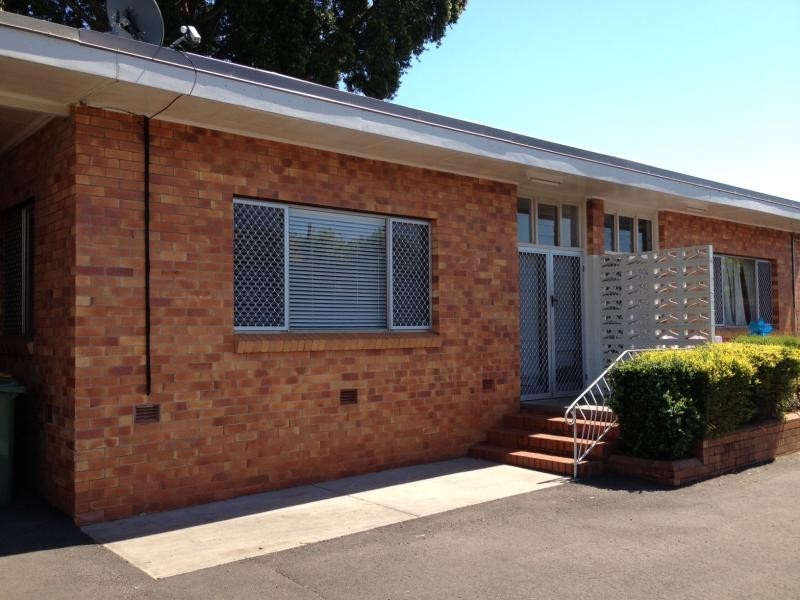 4/122a Russell  Street, Toowoomba City QLD 4350