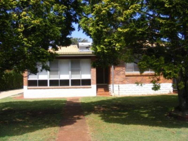 54 Flinders Street, Centenary Heights QLD 4350