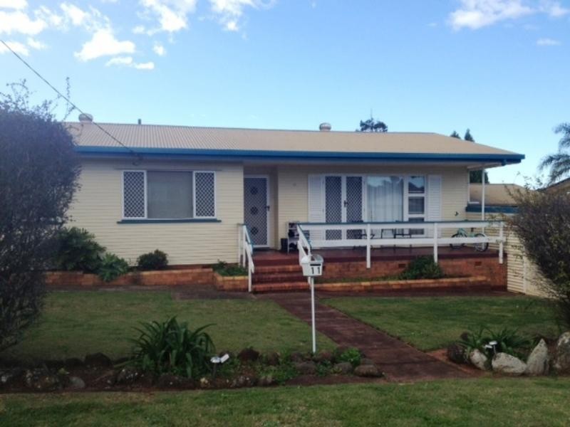 11 McNamara St, Centenary Heights QLD 4350