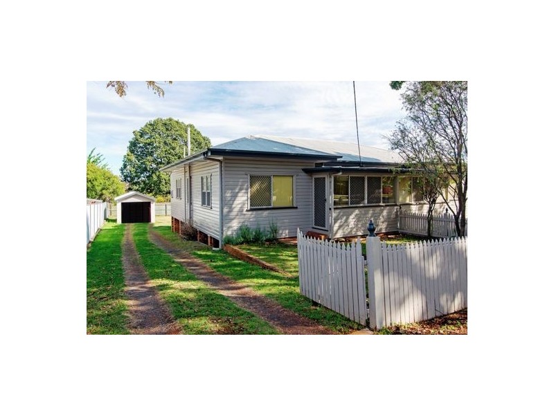 297B Hume St, South Toowoomba QLD 4350