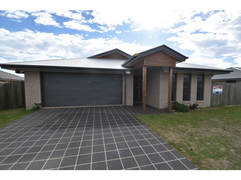 9 Clive Street, Oakey QLD 4401