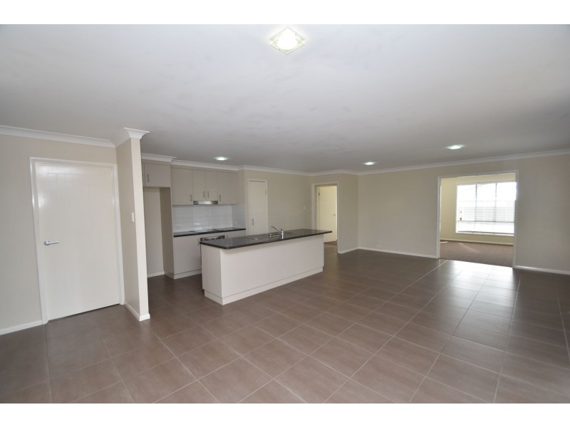 9 Clive Street, Oakey QLD 4401