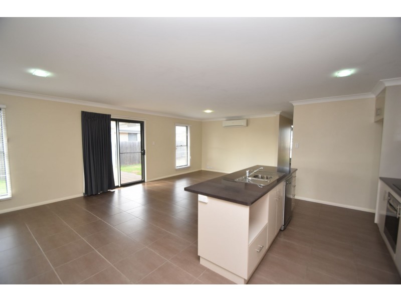 9 Clive Street, Oakey QLD 4401