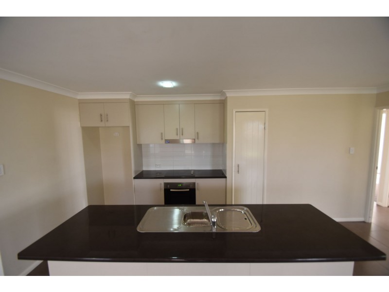 9 Clive Street, Oakey QLD 4401