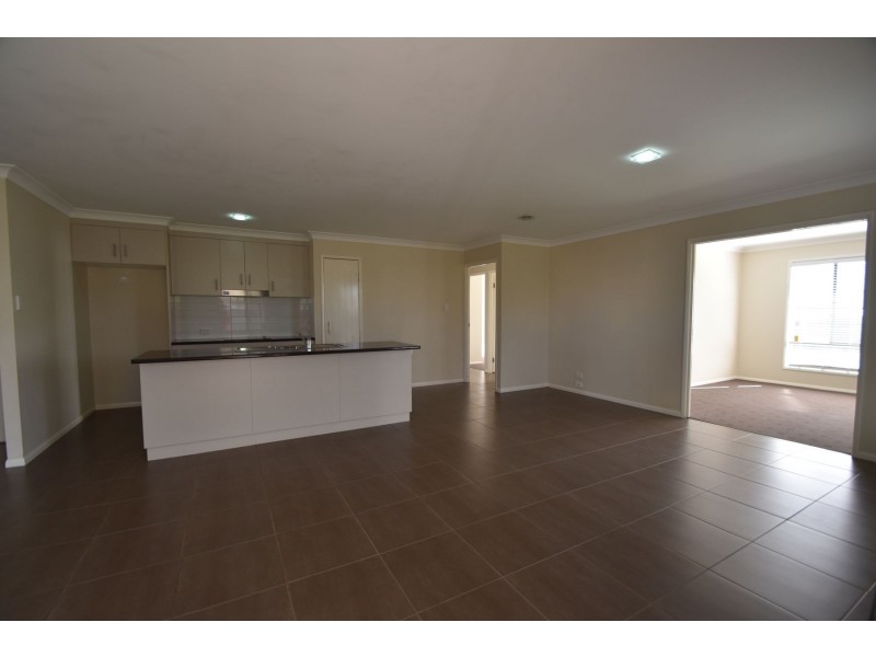 9 Clive Street, Oakey QLD 4401