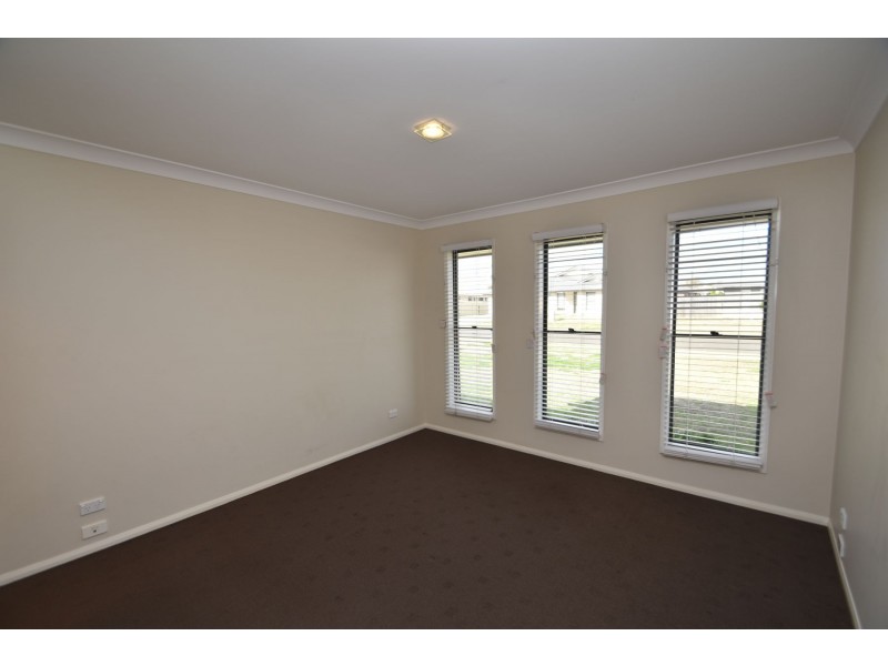 9 Clive Street, Oakey QLD 4401
