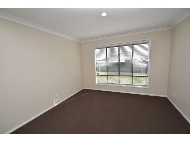9 Clive Street, Oakey QLD 4401