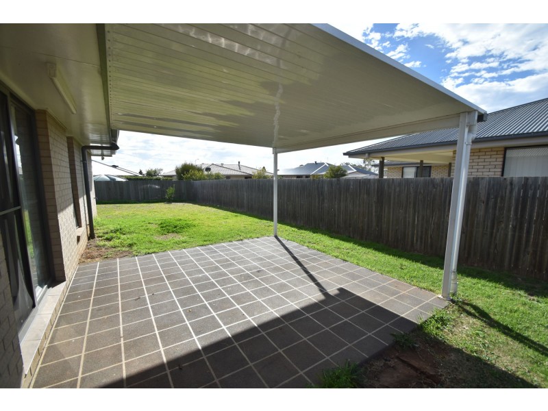 9 Clive Street, Oakey QLD 4401