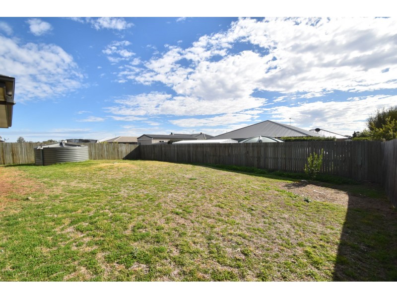 9 Clive Street, Oakey QLD 4401