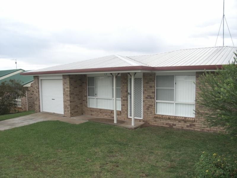 17 Navajo St, Wilsonton QLD 4350