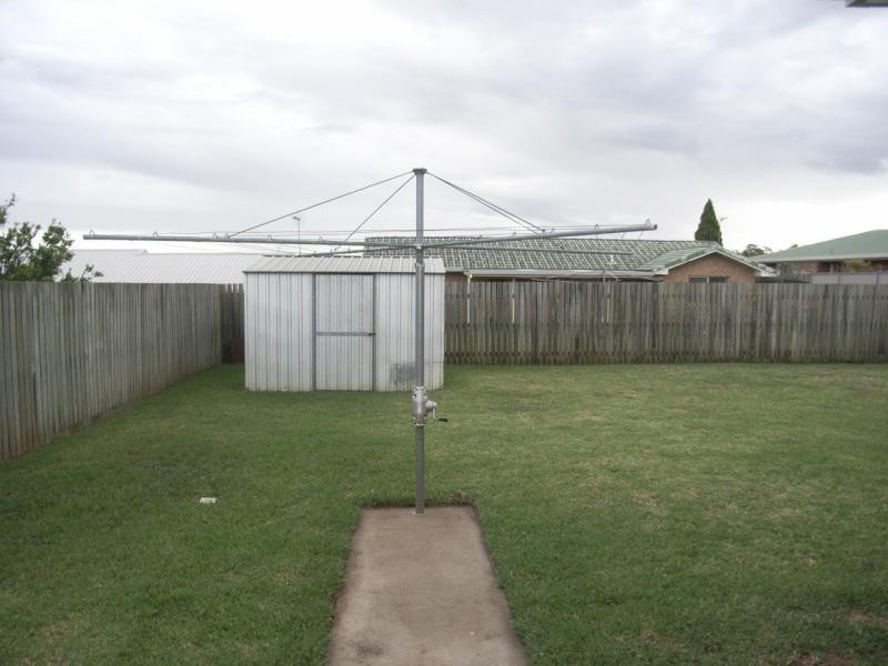 17 Navajo St, Wilsonton QLD 4350