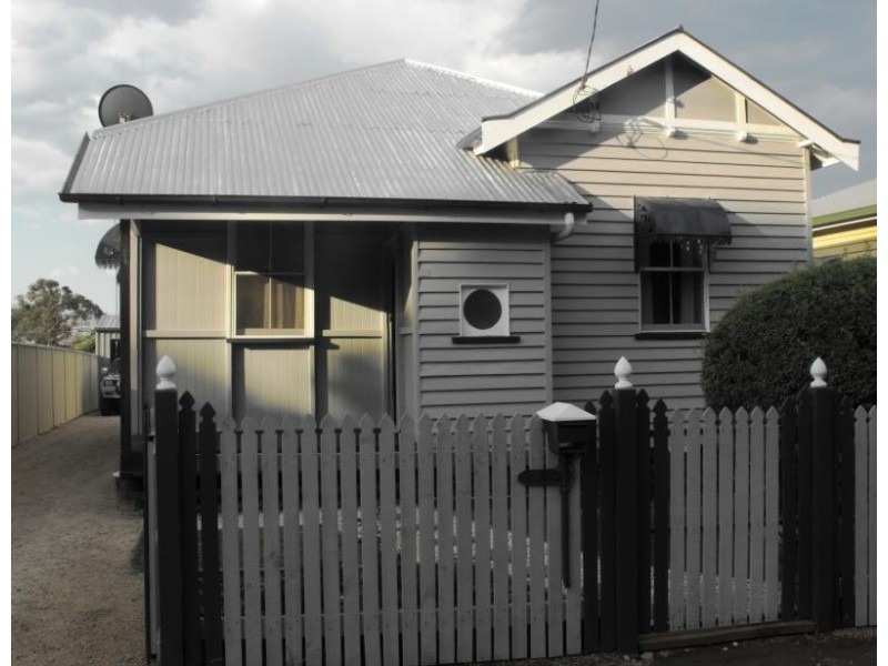 31 Taylor  St, Newtown QLD 4350