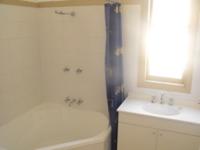 31 Taylor  St, Newtown QLD 4350