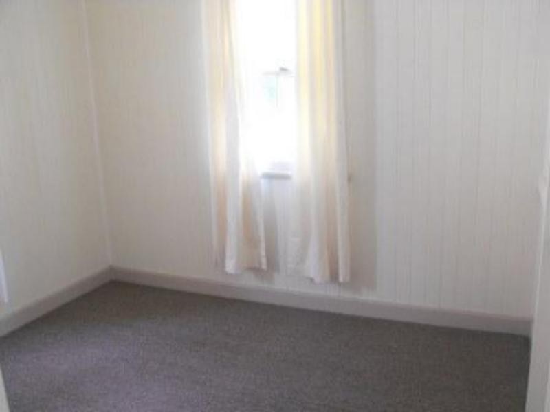 31 Taylor  St, Newtown QLD 4350