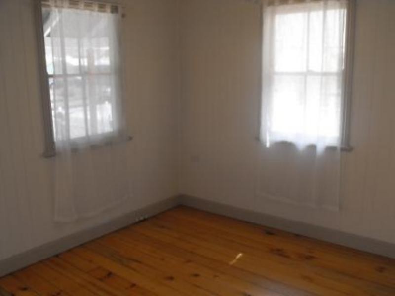 31 Taylor  St, Newtown QLD 4350