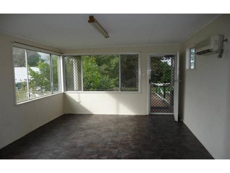 110 Drayton Rd, Harristown QLD 4350