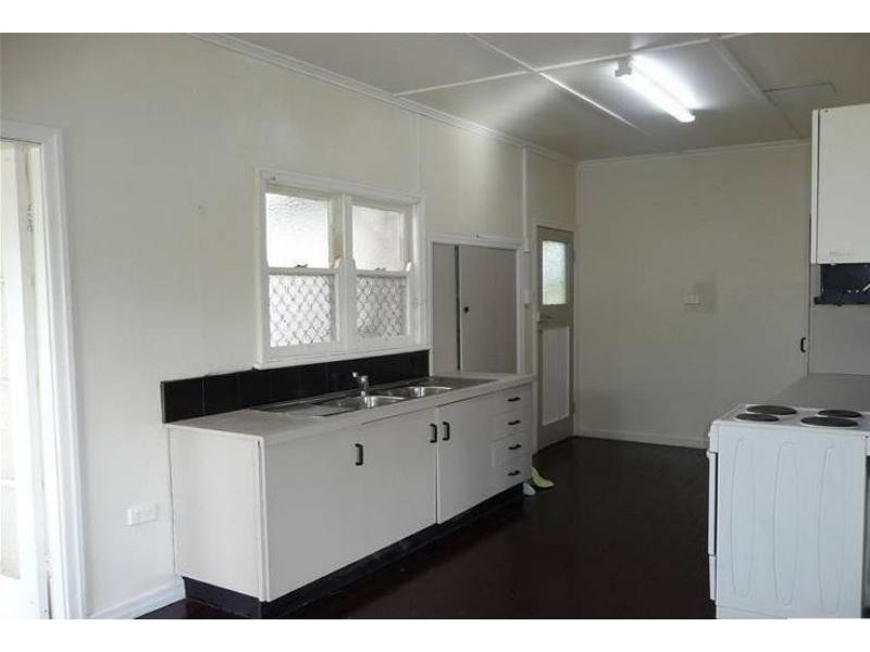 110 Drayton Rd, Harristown QLD 4350