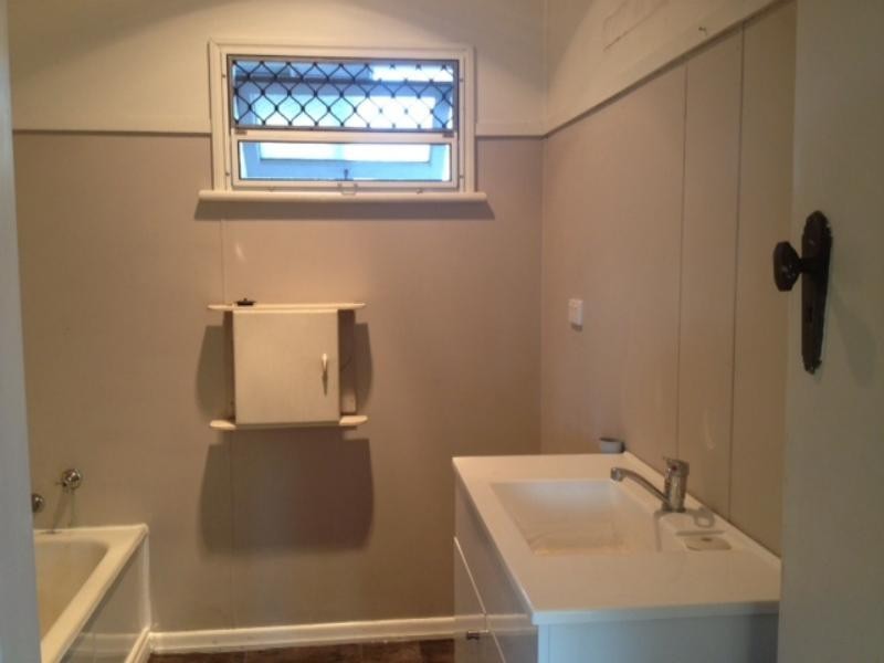 110 Drayton Rd, Harristown QLD 4350