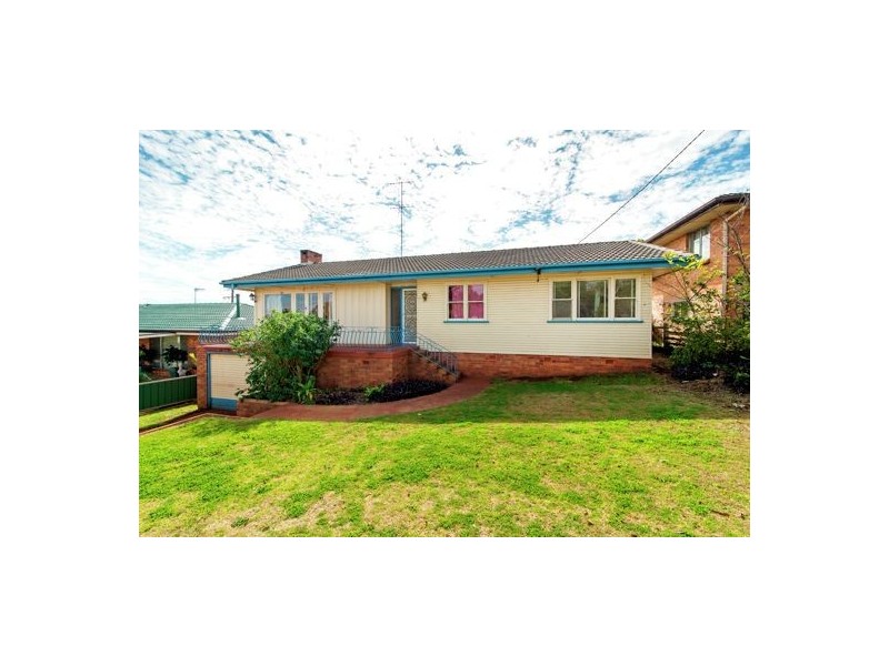 77 North St, North Toowoomba QLD 4350