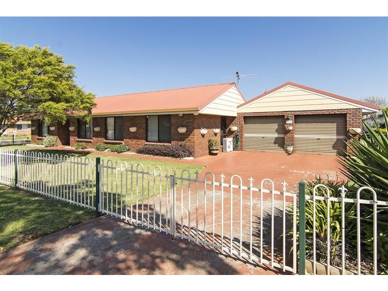 1 Banksia Street, Newtown QLD 4350