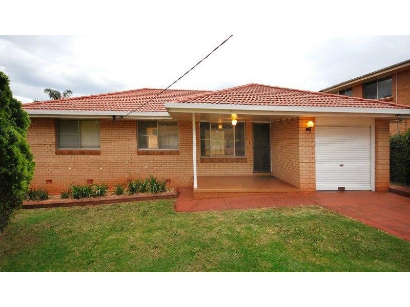 6 Diosma St, Centenary Heights QLD 4350