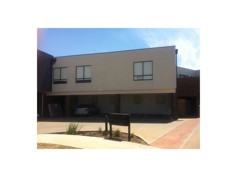 34/9 Petrea Place, Melton VIC 3337