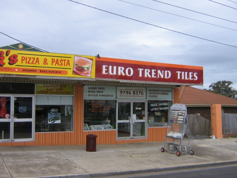 8 Station Road, Melton South VIC 3338