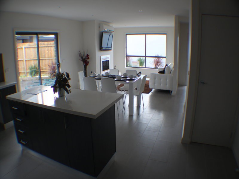 2/160 Biggs Street, St Albans VIC 3021