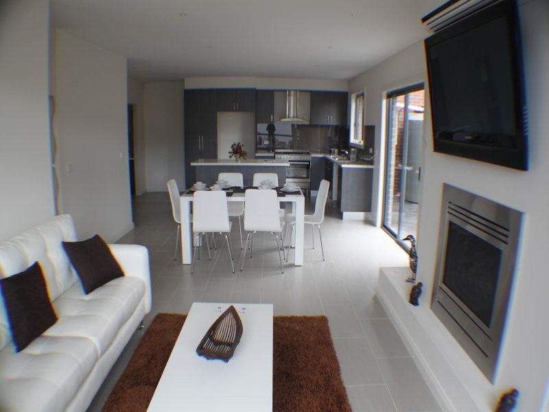 2/160 Biggs Street, St Albans VIC 3021