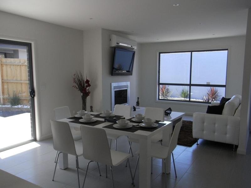 2/160 Biggs Street, St Albans VIC 3021