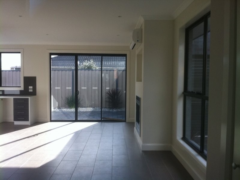 2/7 Thomas Street, St Albans VIC 3021