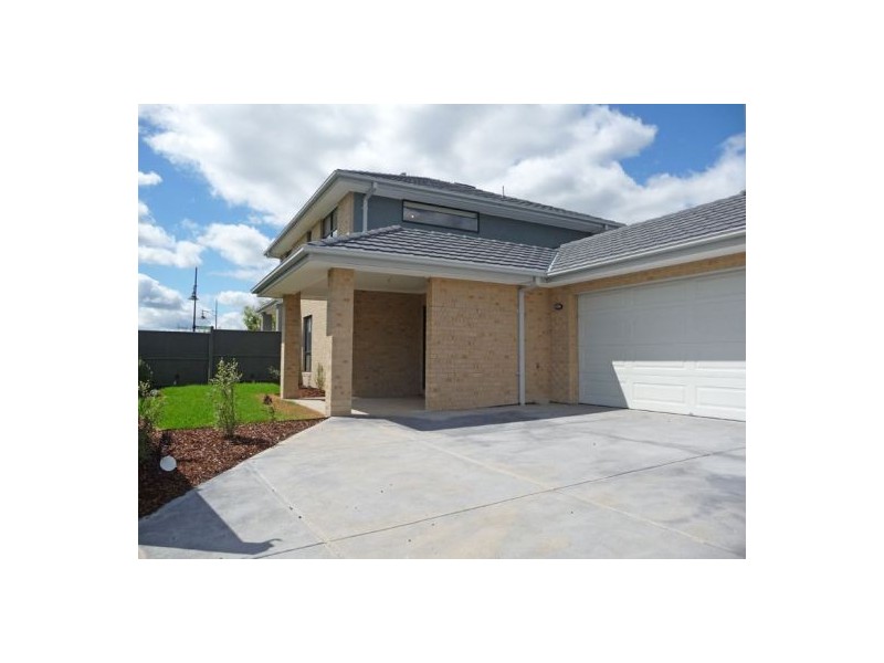 39 Hawkstowe Pde, South Morang VIC 3752