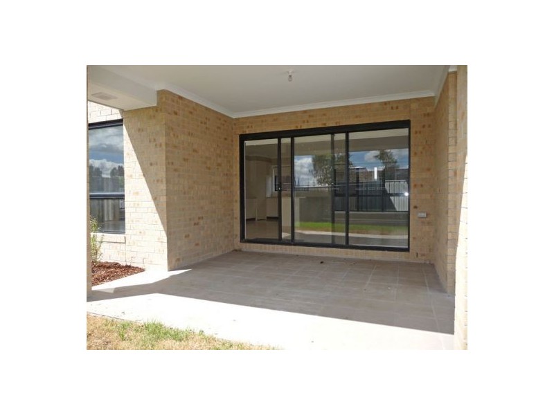 39 Hawkstowe Pde, South Morang VIC 3752