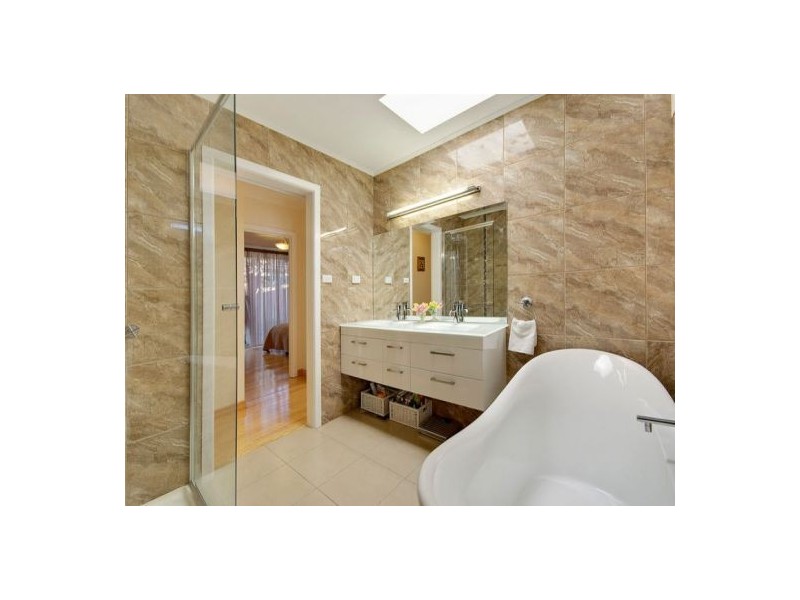 235 Mascoma Street, Strathmore VIC 3041