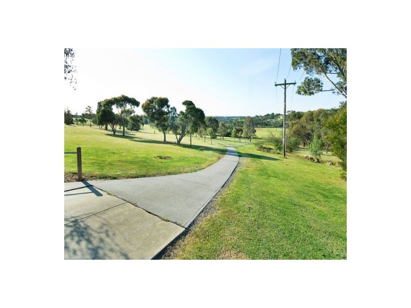 235 Mascoma Street, Strathmore VIC 3041
