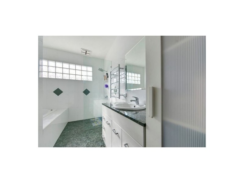 10 Ella Grove, Chelsea VIC 3196