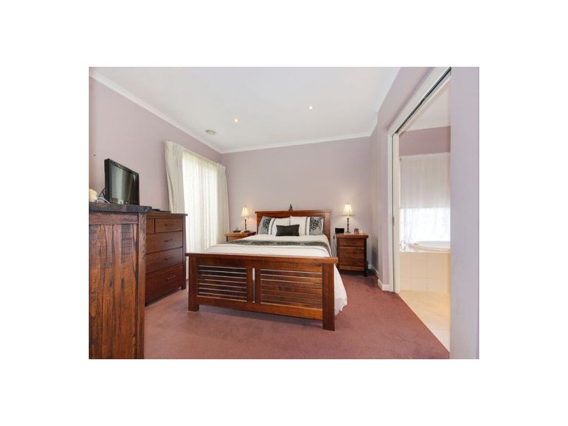 50 Sussex Street, Cranbourne North VIC 3977