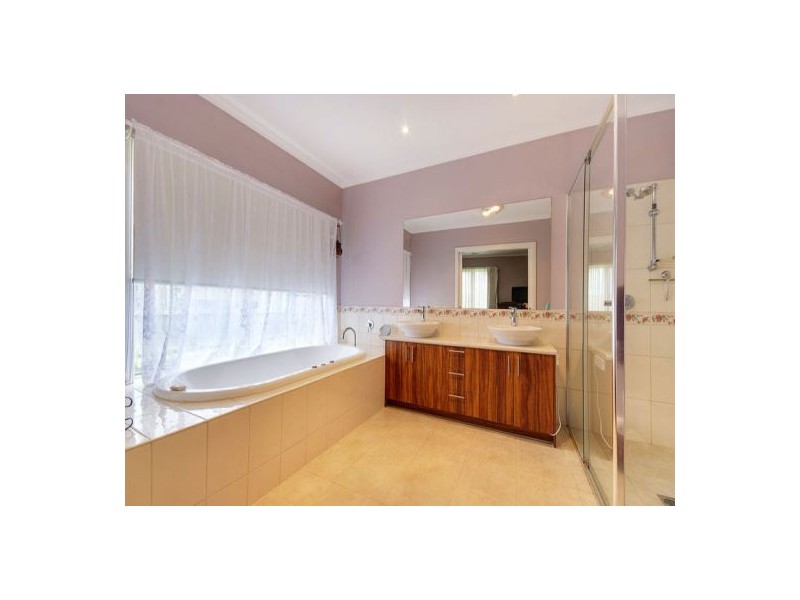 50 Sussex Street, Cranbourne North VIC 3977