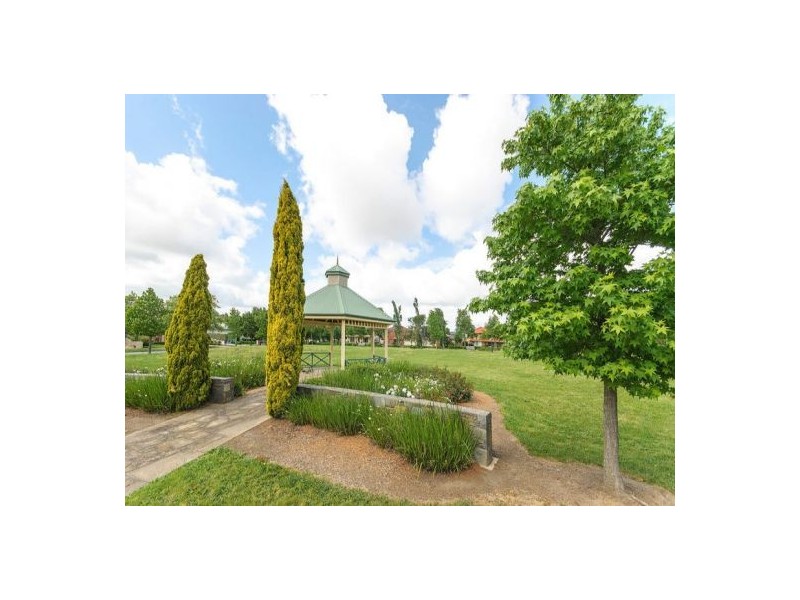 63 The Boulevard, Narre Warren South VIC 3805