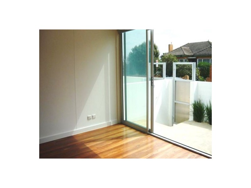 2/18 Avondale Avenue, Chelsea VIC 3196