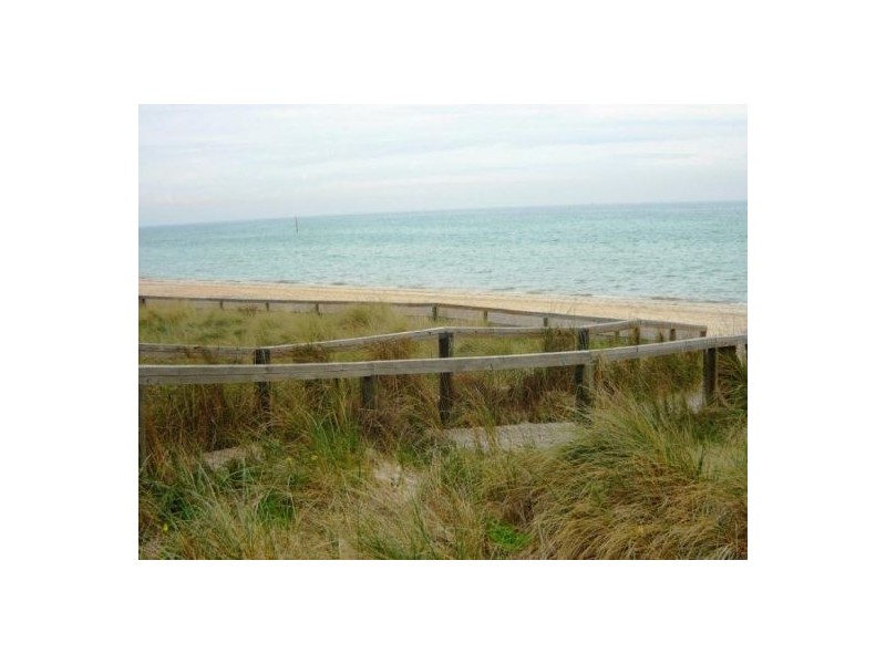 2/18 Avondale Avenue, Chelsea VIC 3196