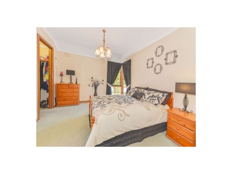 11 Sandleford Place, Dingley Village VIC 3172