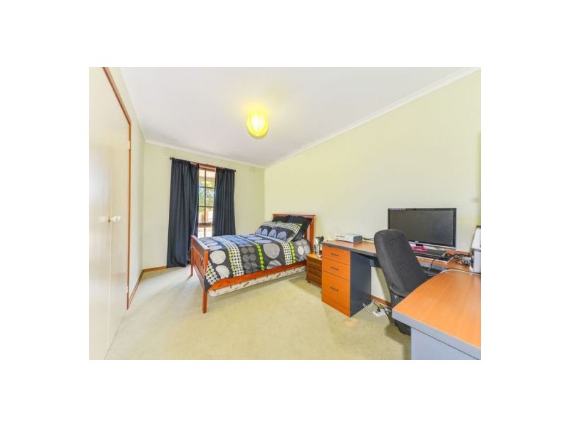 11 Sandleford Place, Dingley Village VIC 3172
