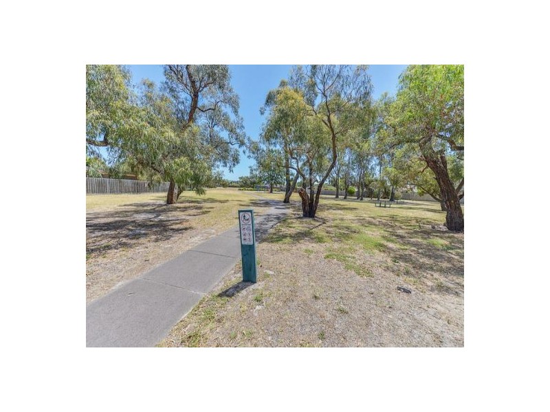 11 Sandleford Place, Dingley Village VIC 3172