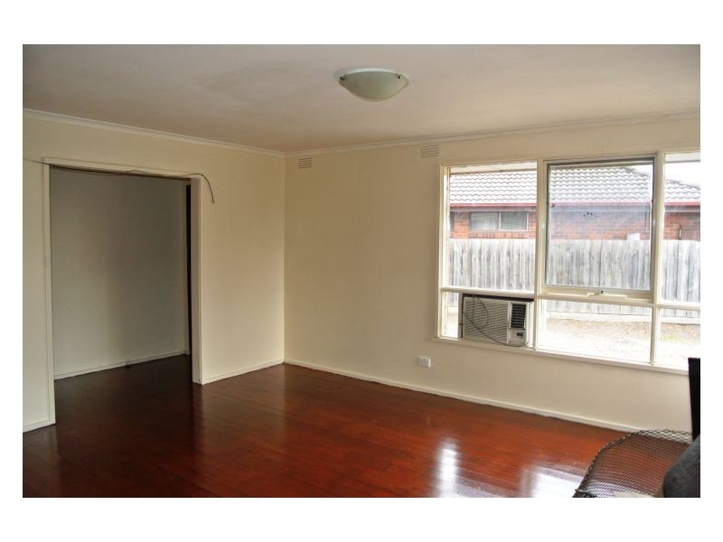 10 Fairbairn Road, Cranbourne VIC 3977