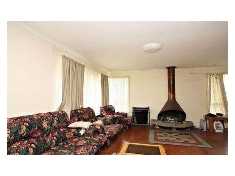 10 Fairbairn Road, Cranbourne VIC 3977