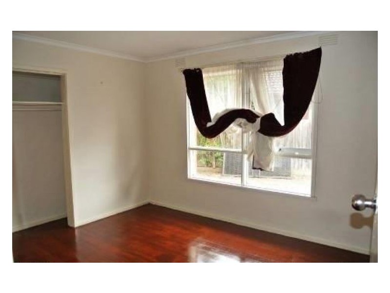 10 Fairbairn Road, Cranbourne VIC 3977