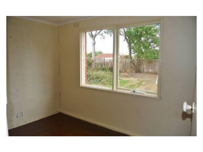 10 Fairbairn Road, Cranbourne VIC 3977