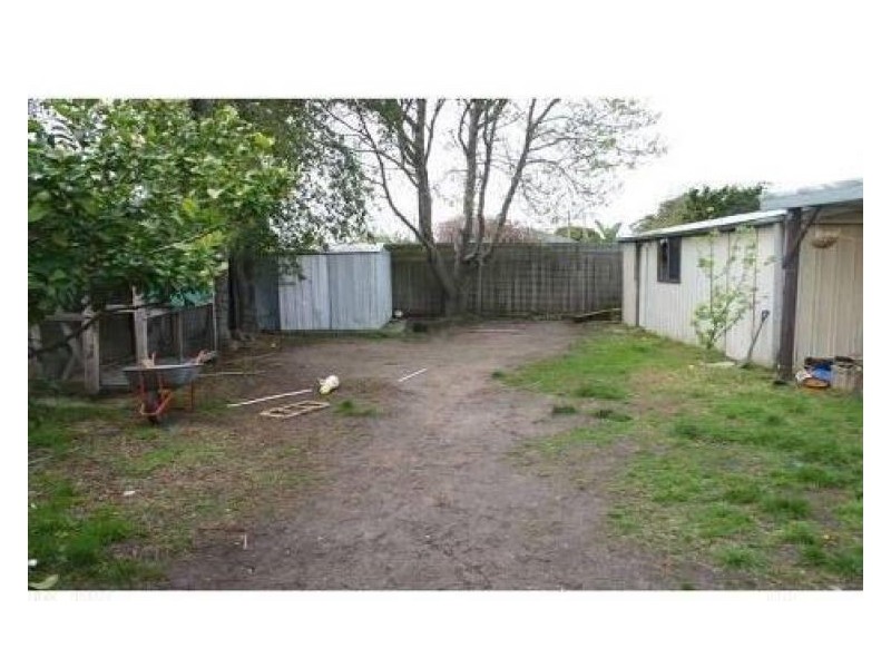 10 Fairbairn Road, Cranbourne VIC 3977
